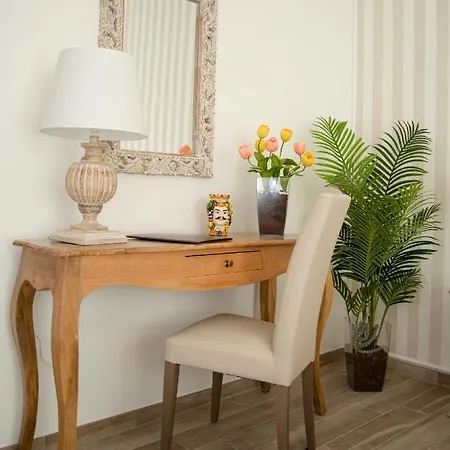 Guest house Porta Aragonese Luxury 2*